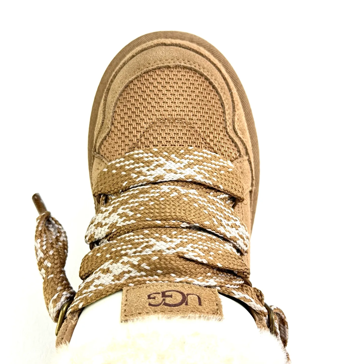 Local 💰600 supports stocking. Platform operation #UGG｜Low top 4032 Mel casual shoes, upper design, recycled ballistic canvas mesh, high-quality suede upper, two-color flat shoelaces. The inner material of the shoe is made of Longfeng sheep fur. The fur lining keeps warm and locks in temperature. The sole material is comfortable Treadlite by #UGG #EVA. Light wing outsole. Size: 35 36 37 38 39 40